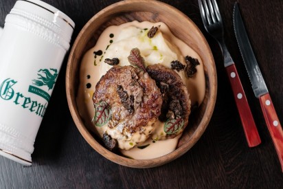 Deer meat cutlets with truffle-potato cream