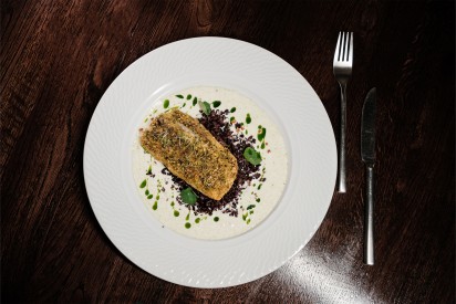 Филе палтуса с диким рисом и сливочным соусом